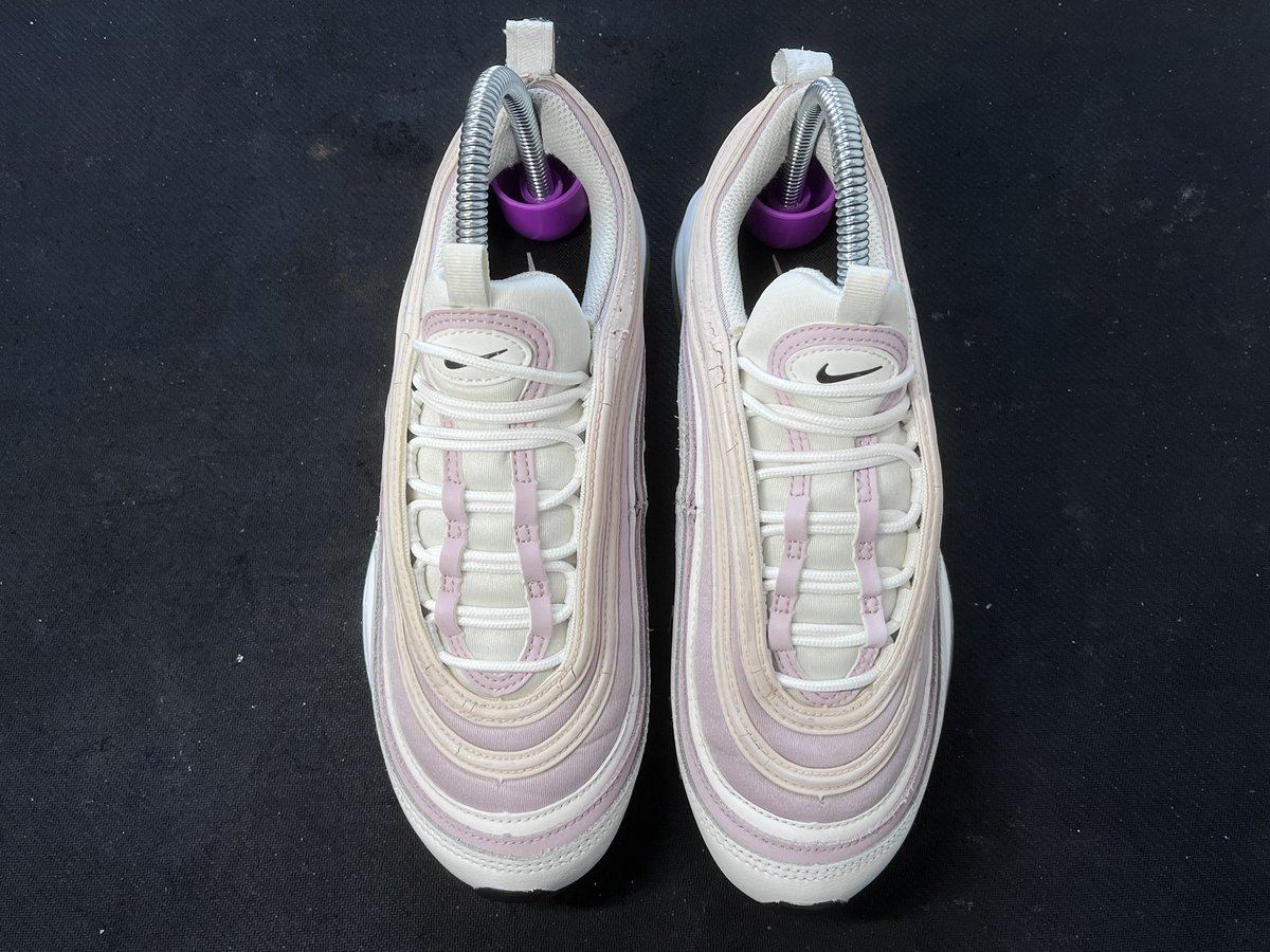 daisysneakers tweet media