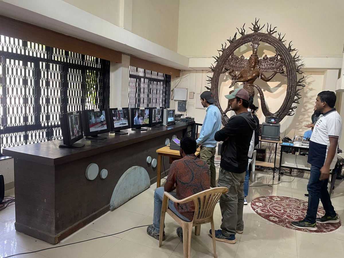 FTIIOfficial's tweet image. Electronic Field Production (EFP) setup at @FTIIOfficial. TV students get exposure to live sports coverage.
#EFP #SportsCoverage #LiveCoverage #LiveMatch #FTIIStudents #ElectronicProduction #CricketSetup
@MIB_India @PIBMumbai @PIB_India