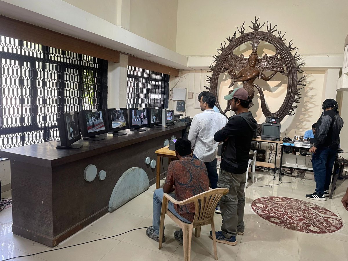 FTIIOfficial's tweet image. Electronic Field Production (EFP) setup at @FTIIOfficial. TV students get exposure to live sports coverage.
#EFP #SportsCoverage #LiveCoverage #LiveMatch #FTIIStudents #ElectronicProduction #CricketSetup
@MIB_India @PIBMumbai @PIB_India
