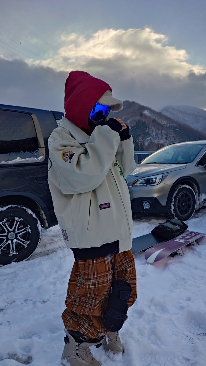 JELLY896ROCKERS's tweet photo. 今シーズンお気に入りのウェア。
#bsrabbit
#VESP
#websnow https://t.co/BaPOxOoJ1t