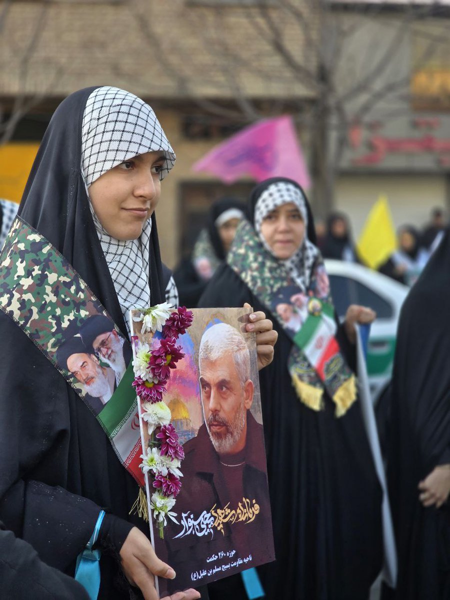 abi_dokhtar's tweet photo. امروز در رزمایش ۱۱۰ هزار نفری راهیان قدس پایتخت نوجوانان آمده بودند و یاد همه شهدای راه قدس را زنده کردند

#رزمایش_۱۱۰هزارنفری_پایتخت
#سربازان_ظهور https://t.co/8e8VXWBSgH