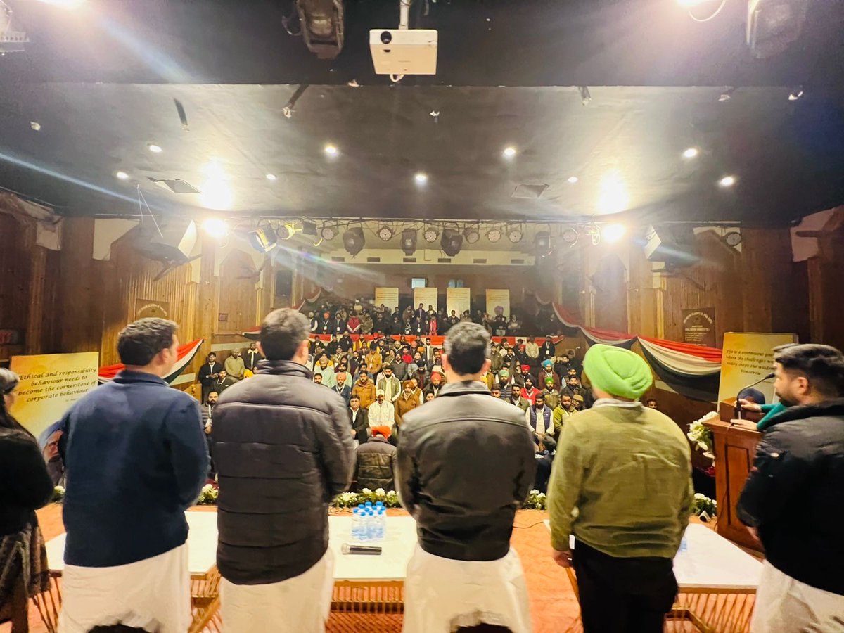 Rajasthan_PYC's tweet photo. IYC President @UdayBhanuIYC joins #DeshDeManmohan in Amritsar, hosted by Punjab Youth Congress!
We come together to honor Dr. Manmohan Singh ji, an iconic leader, former PM & a shining son of India 🇮🇳 @IYCPunjab https://t.co/gDoQ2kvD2Z