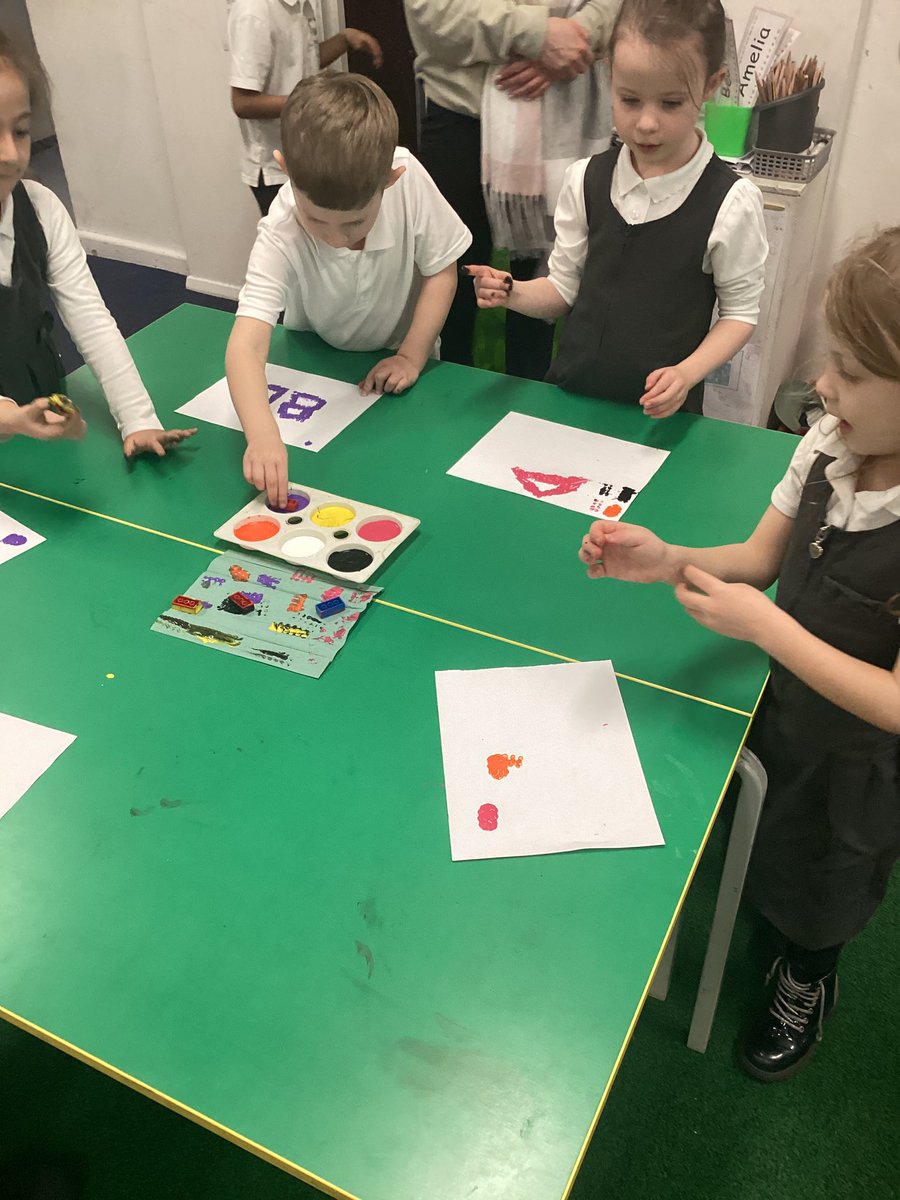 mv_primary's tweet photo. Year 1 are printing with Lego bricks. @kapowprimary https://t.co/OOE36OtKXf