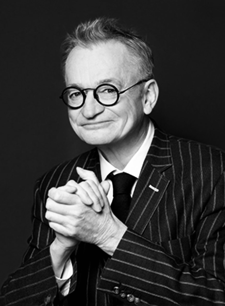 🖤Jean-Luc Petitrenaud, c’était l’âme des terroirs 🇫🇷, la voix des artisans et l’ami des villages 🌾. Toujours émerveillé, il trouvait de la poésie dans une miche de pain 🥖, de la grandeur dans un fromage fermier 🧀, et de la tendresse dans chaque rencontre 🤝. On se souvient de