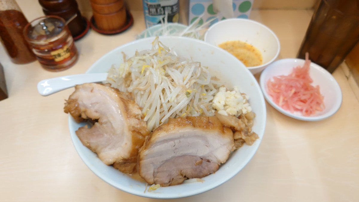 mashitaro831's tweet photo. 自家製ラーメン大者 さん＠高崎市

◎ラーメン ﾒﾝｶﾀ Ns
○岩下の新生姜
○ネギ
○生玉子

スゴうまぁ〜なデカ豚もジャキっとヤサイもメッチャ(ﾟдﾟ)ｳﾏｰ🎉🎉🎉
旨味の凝縮スープもたまらないぃ〜⤴️🤩🎊🎊🎊
ごちそうさまでしたm(_ _)m https://t.co/3ZhL4PoIWx