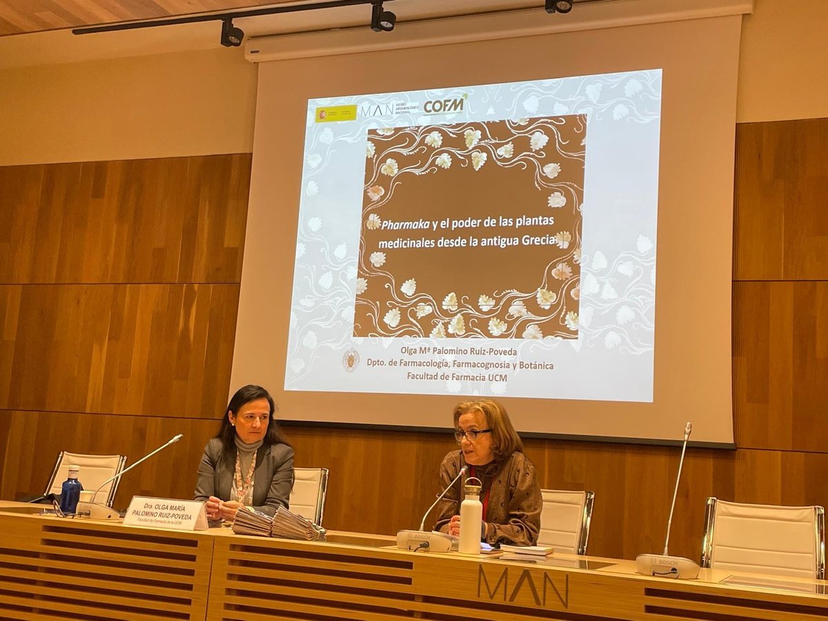 Sesión 1ª de la charla-visita🗓️9 de enero: "#Pharmaka y el poder de las #plantasmedicinales desde la Antigua Grecia". Fue un viaje fascinante a través del conocimiento antiguo de la mano de la Dra. Olga Palomino, experta en Farmacología.🔗bit.ly/40qXYOK <a href="/MANArqueologico/">Museo Arqueológico Nacional</a>