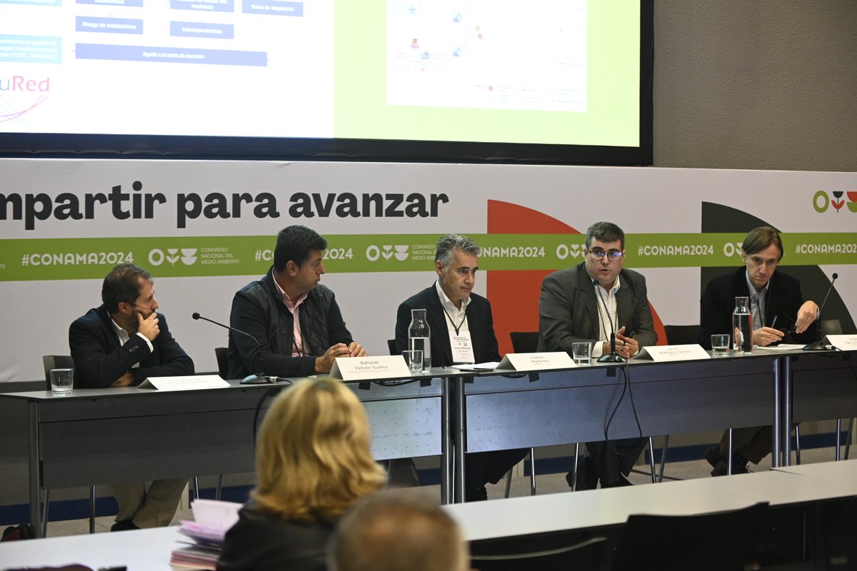 ITCCANARIAS's tweet photo. El ITC, presente en #CONAMA2024
🗣Baltasar Peñate intervino en Mesa de expertos donde se compartieron experiencias en adaptación al #CambioClimatico
🔎Presentamos la Guía #MACCLIMA sobre vulnerabilidad de infraestructuras en el ciclo industrial del #agua
https://t.co/qehX8GJQyL https://t.co/8sx9sBXxNG
