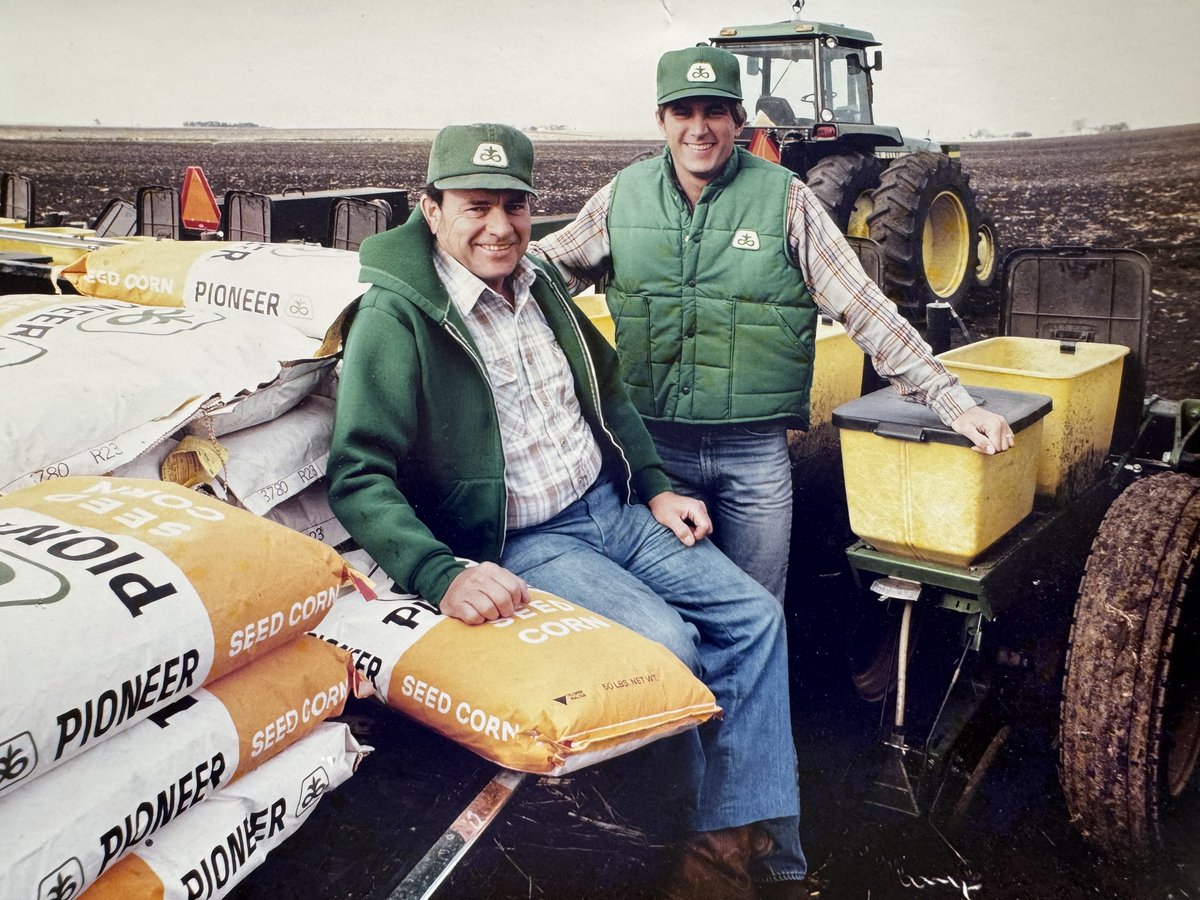 PioneerSeeds's tweet photo. Classic seeds, timeless style. 🌽 Brelsford Family Farm is showing us how it’s done! #PioneerLegacy #Throwback #PlantPioneer https://t.co/96gowJX7QC