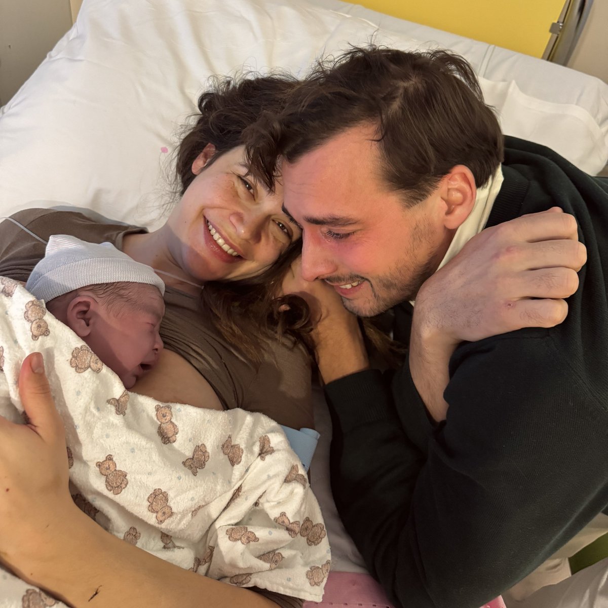 Met intense dankbaarheid en blijdschap mochten wij op donderdag 9 januari j.l. om 14.05 uur onze dochter Penelope Ariane Mazarine verwelkomen in ons gezin. Zowel moeder als dochter verkeren in blakende gezondheid. Om er in deze magische tijd zo veel mogelijk te kunnen zijn voor