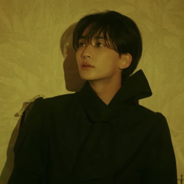 oliviaasvt's tweet photo. ; want u back.
jeonghan x oc.

wherein,

ignoring each other isn’t exactly going well for jeo and athena. especially now that they’re both meeting new people at the same time. https://t.co/QBRowPhmdW