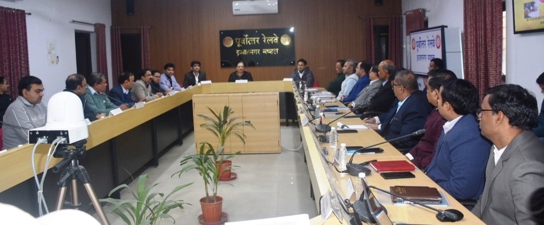 drm_drmizn's tweet image. इज्जतनगर मंडल के सम्मानित व्यापारियों के साथ व्यापार विकास बैठक का आयोजन मंडल रेल प्रबंधक कार्यालय के सभाकक्ष में किया गया। इस अवसर पर मंडल रेल प्रबंधक, इज्जतनगर एवं संबंधित शाखा अधिकारी उपस्थित रहे।