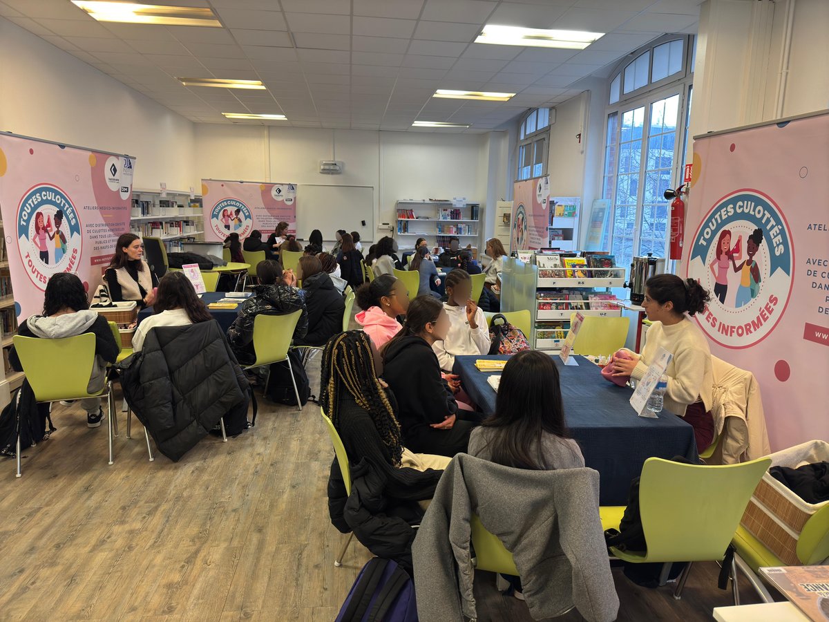 Depuis 2022, la campagne #ToutesCulottées informe les collégiennes de tout le département des Hauts-de-Seine sur l'anatomie, le cycle menstruel...

Aujourd'hui au collège Voltaire à Asnières-sur-Seine, <a href="/thomaslam92/">Thomas Lam</a>, Député et Conseiller départemental des Hauts-de-Seine, et