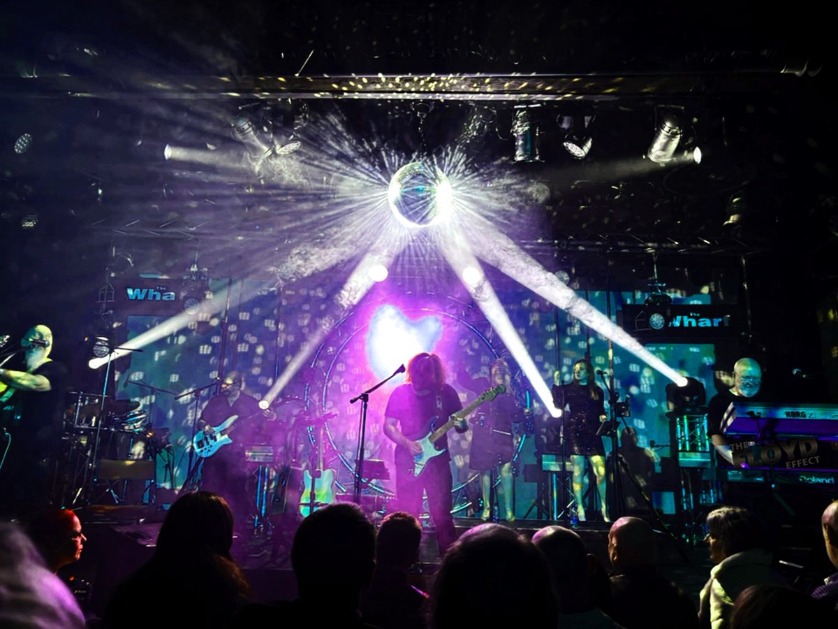thefloydeffect's tweet photo. We're continuing our occasional series of #SaturdayShowcase pictures. Most of the ones we share are from angles not available to you, our audience. Today's. however, is one of the iconic moments in our show when the glitterball is lit up.
This picture was taken @TavistockWharf https://t.co/TuMcejACwJ