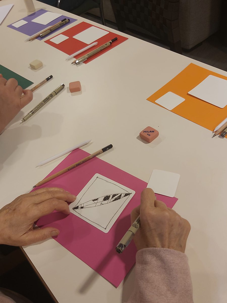 EapsCentro's tweet photo. Hoy, en EspacioCaixa de @FISJ_Madrid, disfrutamos de la primera sesión del taller de arteterapia - zentangle. De ello, han podido beneficiarse tanto pacientes como familiares, amenizando el día. #fundlacaixa #enfermedadesavanzadas #cuidadospaliativos IG-prof: mariopatterns https://t.co/ZYu72fdYd6