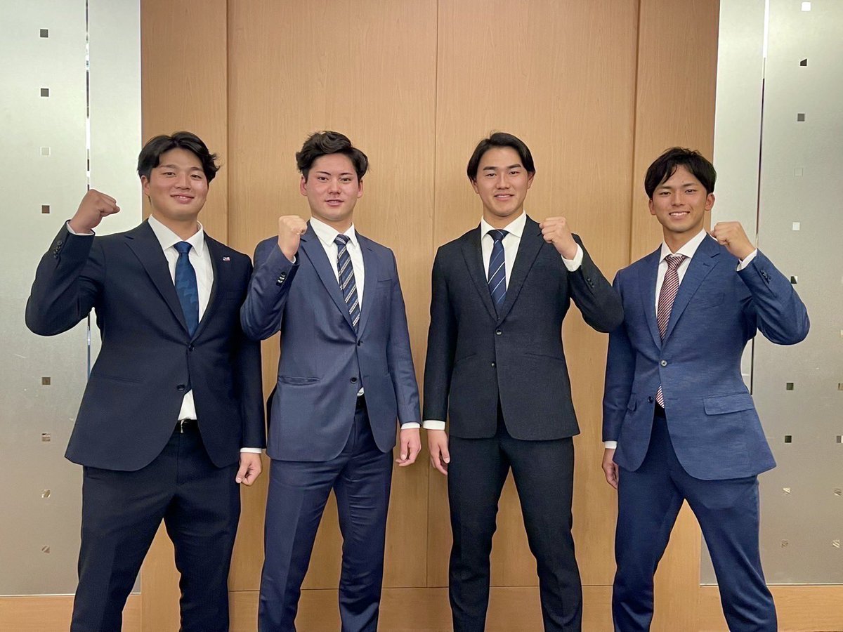 ドラフト1位の4選手揃って、気持ちのこもったガッツポーズです！
#chibalotte #広報 #中村優斗 #金丸夢斗 #西川史礁 #宗山塁