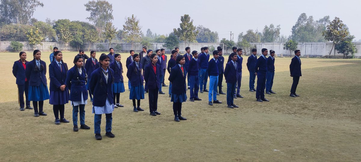 tpunnao's tweet image. आज दिनांक 10.01.2025 को जागरूकता अभियान के तहत पैटरयाट शिक्षा संस्थान में  सड़क दुर्घटनाओं को रोकने व कोहरे से बचाव हेतु सभी छात्र-छात्राओं को जागरूक किया गया। सभी से यातायात नियमों को पालन करने की अपील की गई।
@Uppolice
@uptrafficpolice
@Igrangelucknow
@unnaopolice