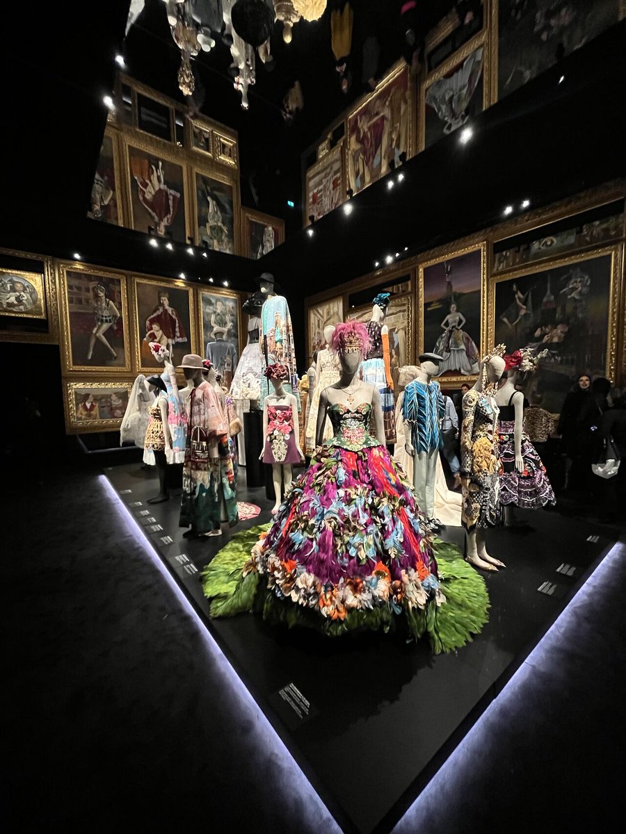Immensément fiers d’avoir contribué à l’extraordinaire exposition #DuCoeurALaMain de DOLCE&amp;GABBANA à Milan, d’abord, et au Grand Palais - RMN (Officiel) maintenant.
L’Italie et la création italienne dans toutes leurs dimensions, leurs excès et leur classe.