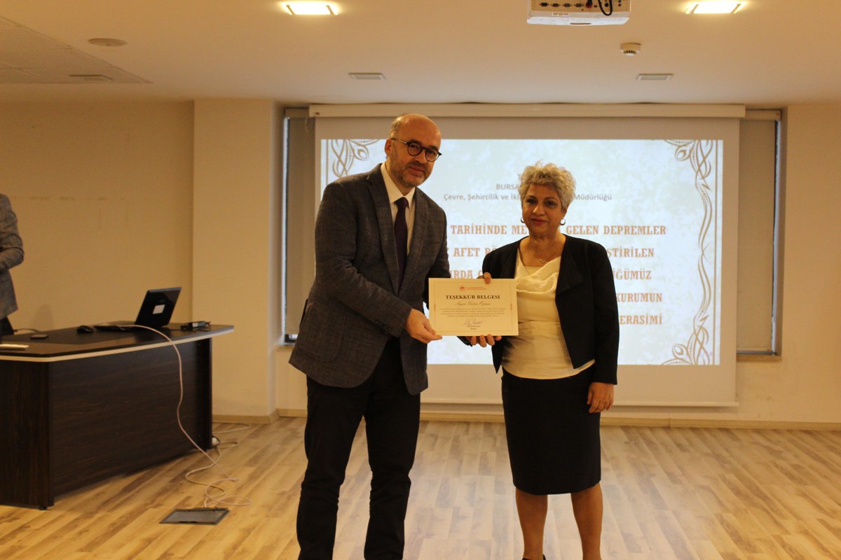 bursa_csb's tweet photo. 6 Şubat 2023'de meydana gelen depremler nedeniyle afet bölgesinde gerçekleştirilen çalışmalarda görev alan İl Müdürlüğümüz personeline Bakanımız Sn Murat KURUM’un verdiği teşekkür belgeleri, İl Müdürümüz Hayrettin ELDEMİR tarafından takdim edilmiştir. @murat_kurum @csbgovtr https://t.co/y7I1PBnKJs