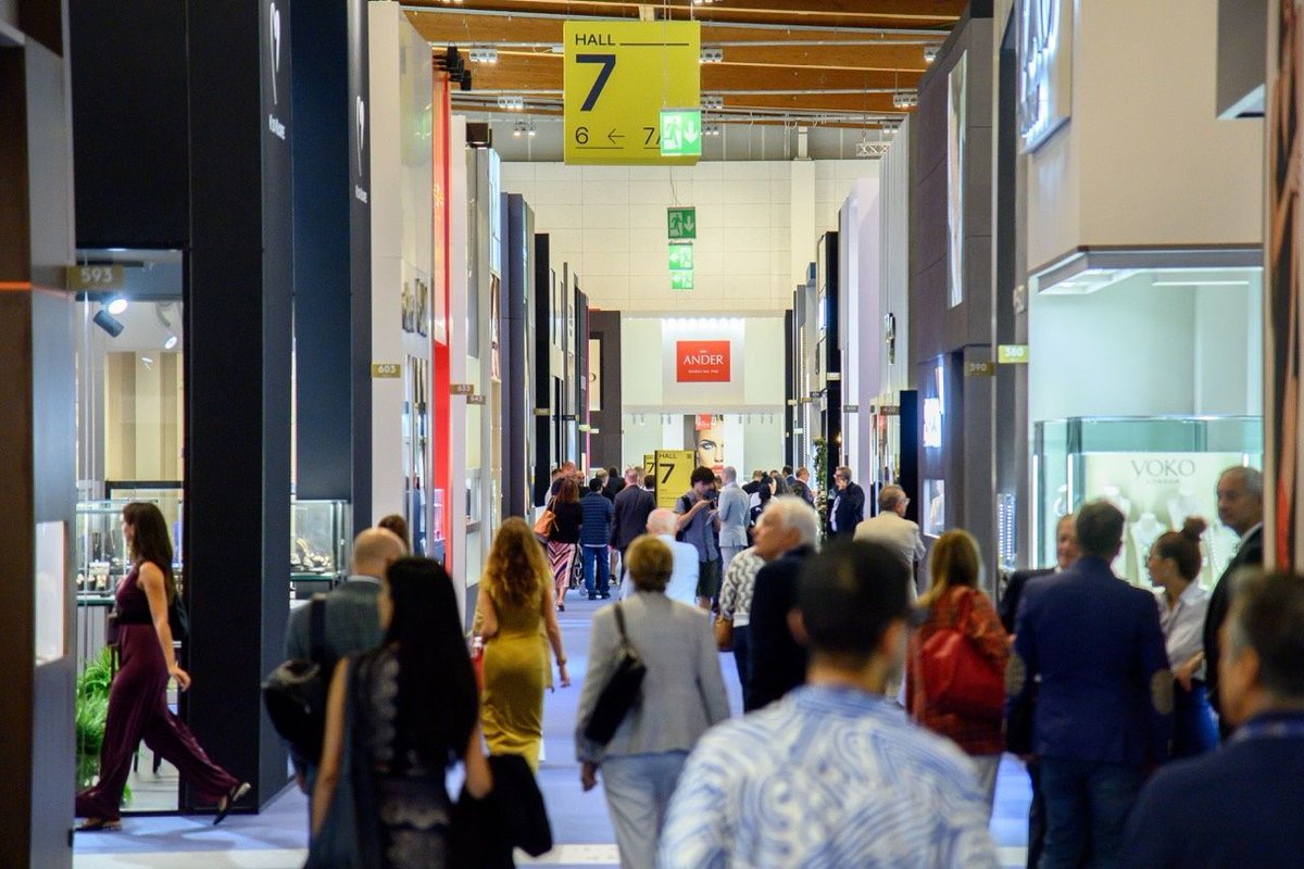 Vicenzaoro January: Iconic Made in Italy and International Jewellery Brands at the IEG Show 

Made-in-Italy and international high jewellery will be meeting the Vicenzaoro business community from 17th to 21st January. 

buff.ly/428A0t0