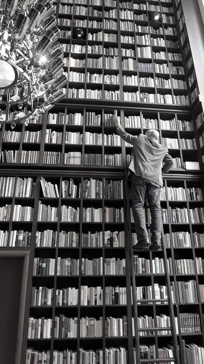 edit_planeta's tweet photo. «Ordenar bibliotecas es ejercer de un modo silencioso el arte de la crítica».

Jorge Luis Borges

#BuenasNoches #citas https://t.co/tuj3mon4hm
