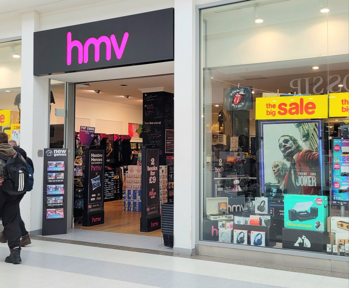 So many SALES on just now at Kingsgate. Come and bag a bargain!
Nice and warm in here today with covered parking and hot &amp; cold refreshments
#Kirklees #Huddersfield #Dewsbuy #Elland
