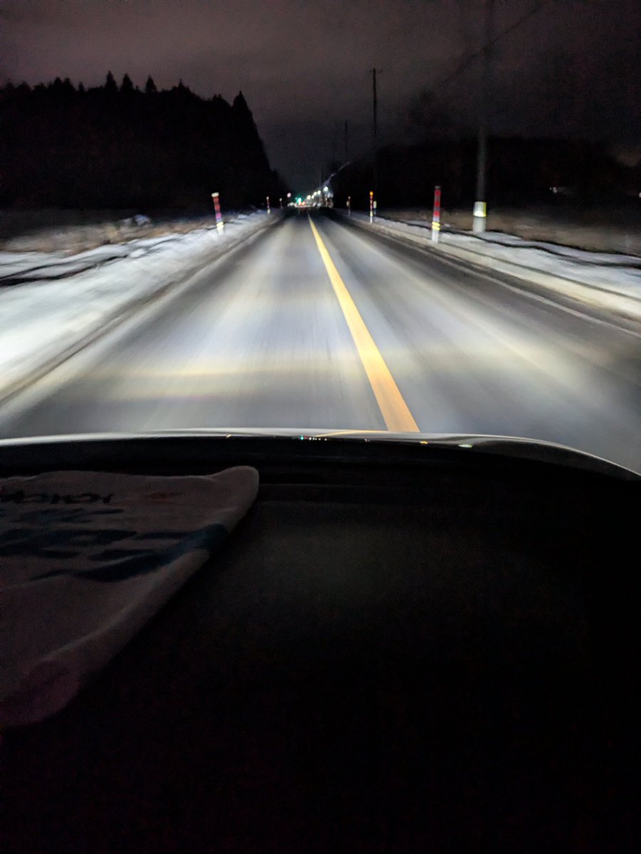 こちら青森南部　最強寒波と騒がれておりますが、「アスファルト　タイヤを斬りつけながら暗闇走り抜ける」くらい道路乾いております。
こんなこと呟くと北や北西部の部族を敵にまわしますが……