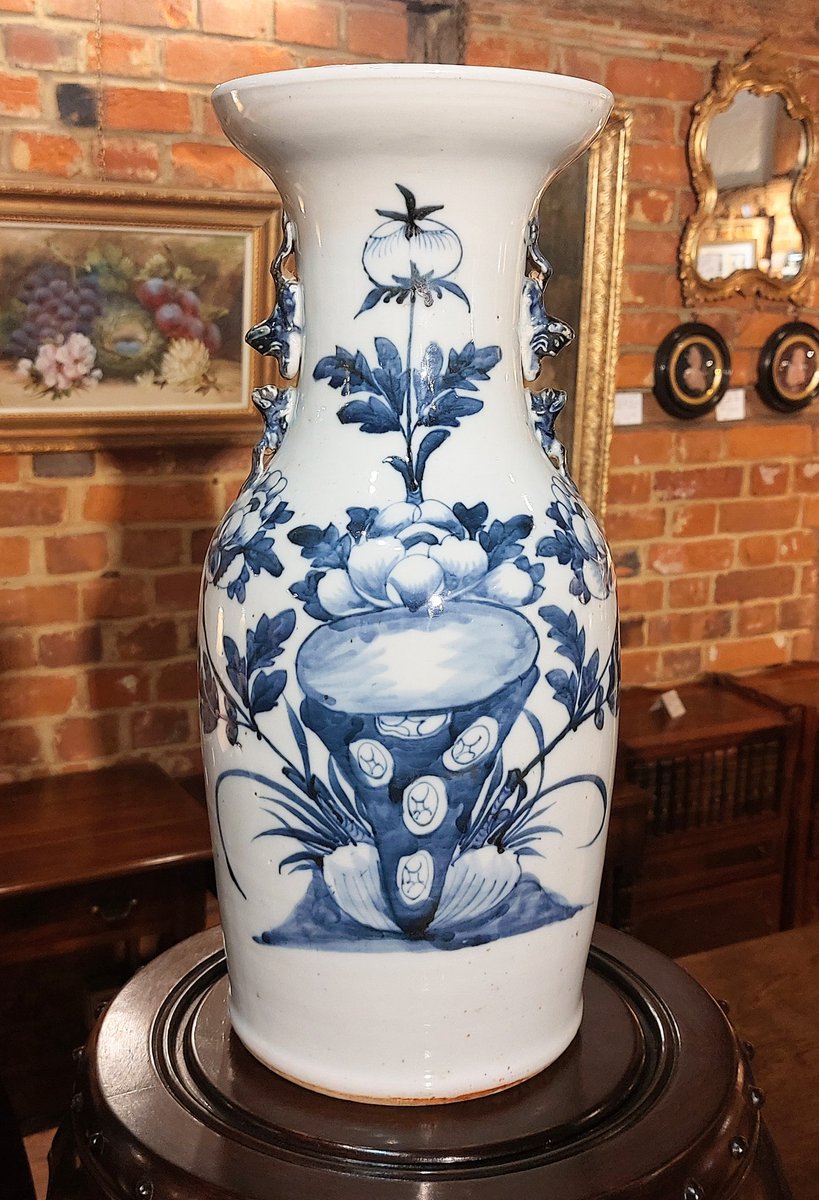 eversleybarn's tweet image. #antiquechinesevase #rusticstool #vintagemagazinerack #tabletopeasel #judismithantiques #eversleybarnantiques