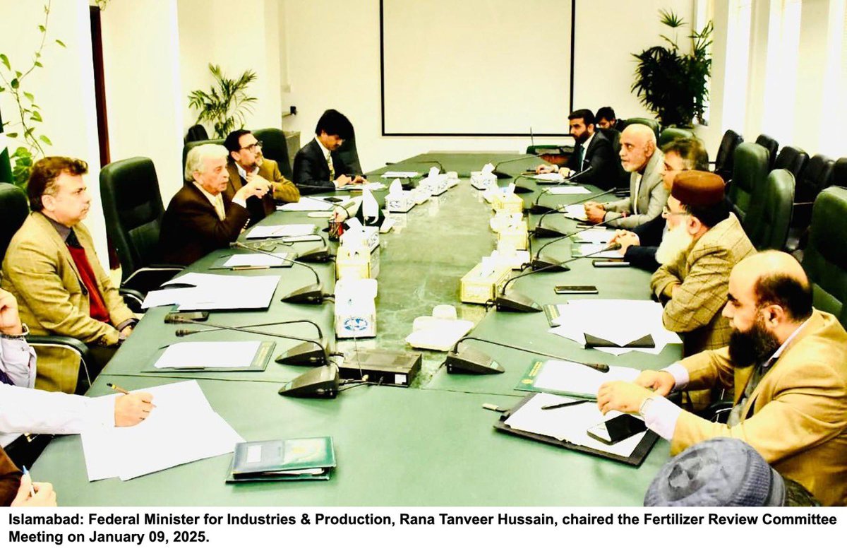 Federal Minister ( MoIP) Rana Tanveer Hussain chaired the Fertilizer Review Committee meeting, ensuring no urea shortage for Rabi 2024-25. With all plants operating at full capacity, prices remain stable &amp; lower than global rates. Strict action to curb hoarding &amp; profiteering.