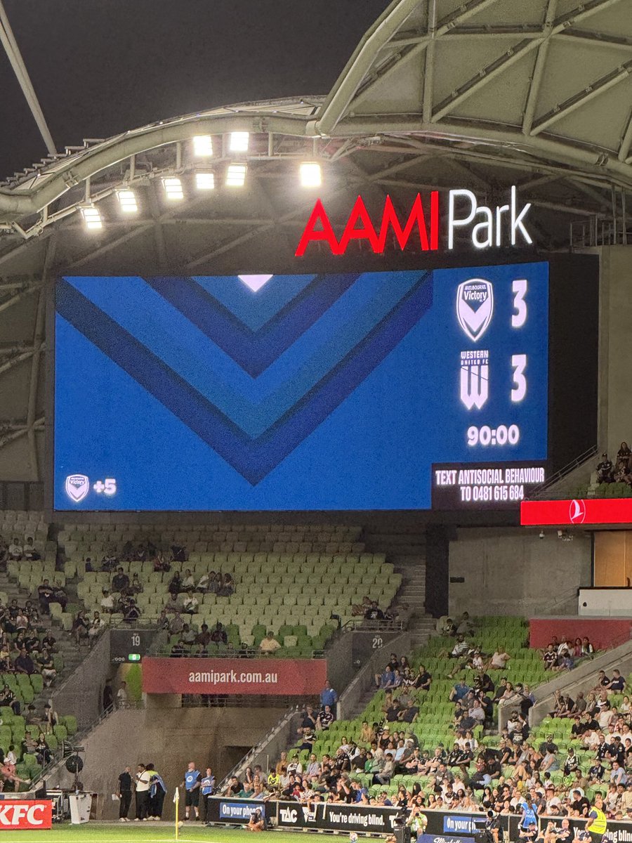 A Hall ☕️🍩 tweet media