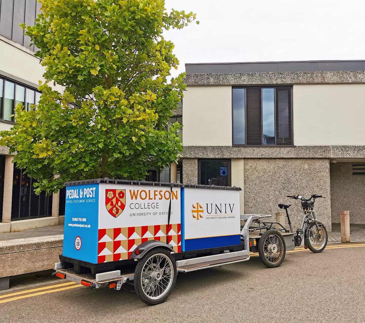 PedalandPost's tweet image. 🚴 Are you a student returning to Oxford University for 2025? 

🎉 New years resolution to be more sustainable? 

📦 Sign up to have online deliveries come by cargo bike with Pedal &amp;amp; Post this year, its totally free and parcels still arrive same day

hubs.ly/Q031TMt10