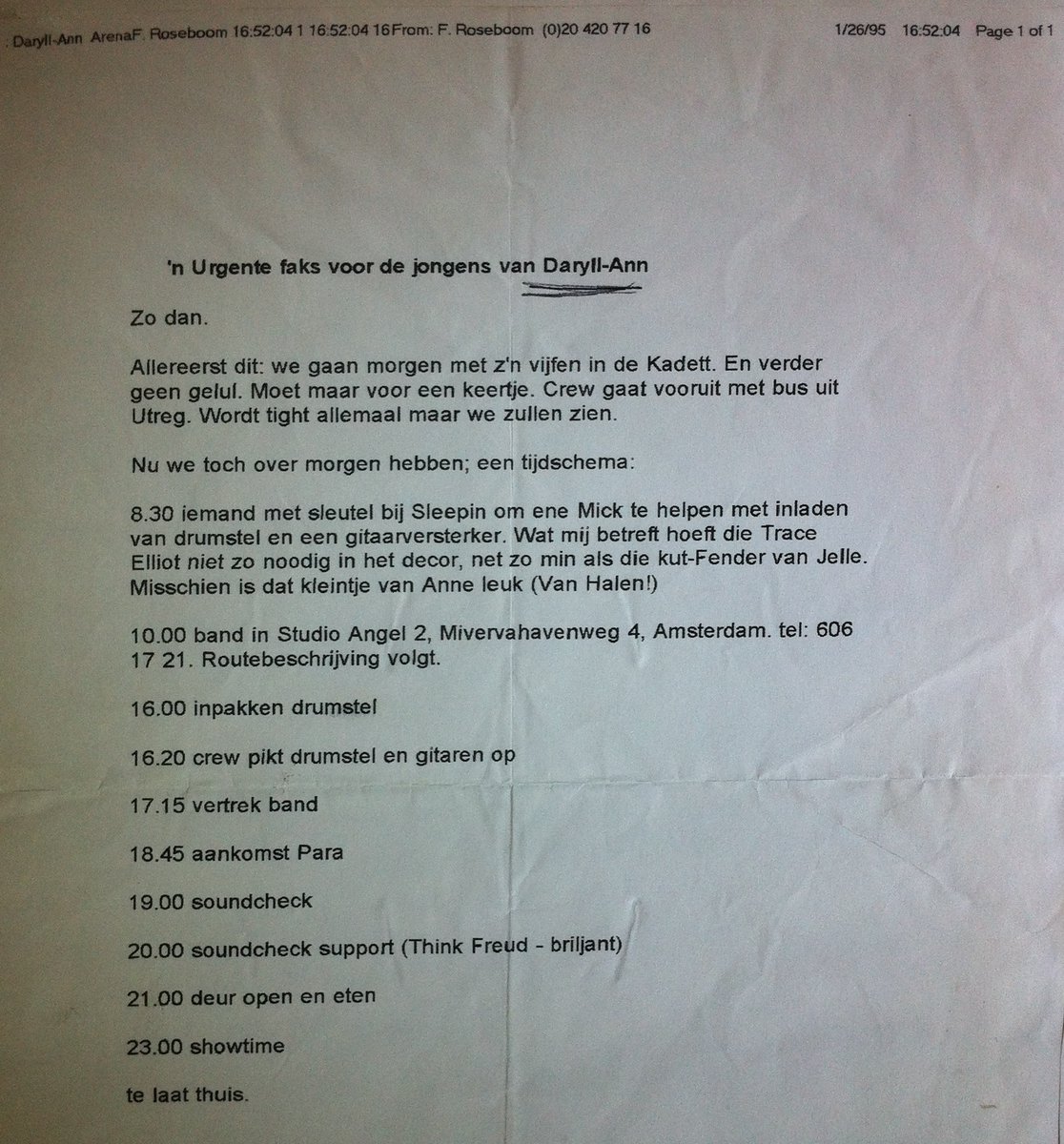 We vonden onderin een doos nog een leuke fax (nl.wikipedia.org/wiki/Fax) van onze toenmalige manager Ferry Roseboom uit 1995. Het schema voor wat een lange dag moet zijn geweest. De Sleepinn heet tegenwoordig Hotel Arena. We oefenden destijds in de kelder van dat gebouw.