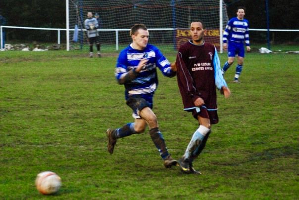 EpsomEwellFC's tweet photo. 24 hours to go before we face @vcd_club in the Last 32 of the @thefavase !
Here are a few photos from 2010, when we fell short 3-2 at @LONGBUCKBYAFC in the #FAVase.
Time to make new memories! 💪⚽
#Salts | #WeAreEpsom | #Isuzufavase | #4thround https://t.co/JEYxbfxdWw