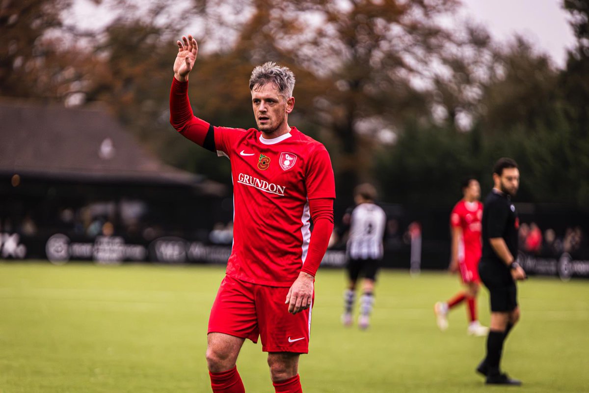 200 🆙 

A huge congratulations to midfield maestro Max Herbert, who made his 200th appearance for the Robins on Wednesday night against Gosport Borough!

Since joining us in the 2017/18 season, Max has been an integral part of the team, netting 20 goals along the way and