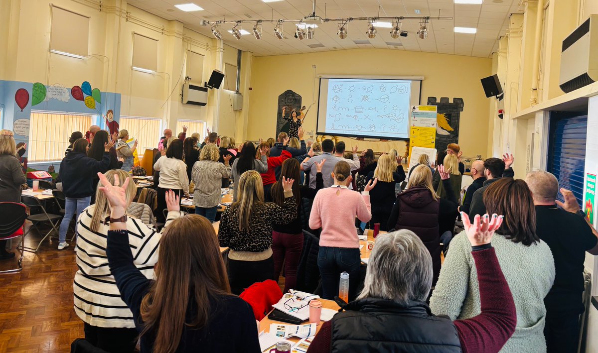 Swiss Valley staff collaborating with <a href="/YsgolyFelin/">YsgolyFelin</a> <a href="/DafenSchool/">Dafen School</a> <a href="/penygaerprimary/">Penygaer Primary</a> <a href="/YsgolyrHendy/">Ysgol yr Hendy</a> <a href="/oldroadschool/">Old Road School Ysgol Hen Heol</a> and <a href="/BryngwynSchool/">Bryngwyn School</a> staff at a Talk for Writing Inset today at Ysgol Y Felin. Diolch Maria <a href="/Talk4Writing/">Talk for Writing</a> for an impactful and informative training session! 📚✍️