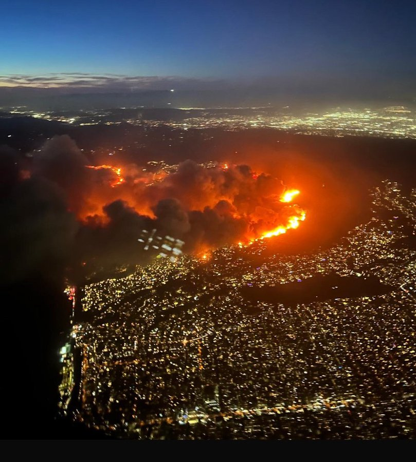 sallyanna25's tweet photo. If a woman can't carry a 300lb man  out of a burning building,  the only job  California's fire departments should be employing them for is answering the phone. 
#LosAngelesFires https://t.co/y6WiJSsBJa