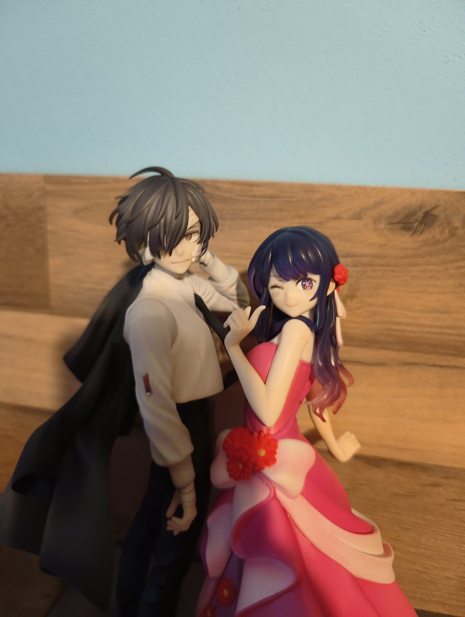 _noodle_god's tweet photo. Update:Ai arrived, my mom is already taking their "wedding pics" https://t.co/4y5CXg5Sp1