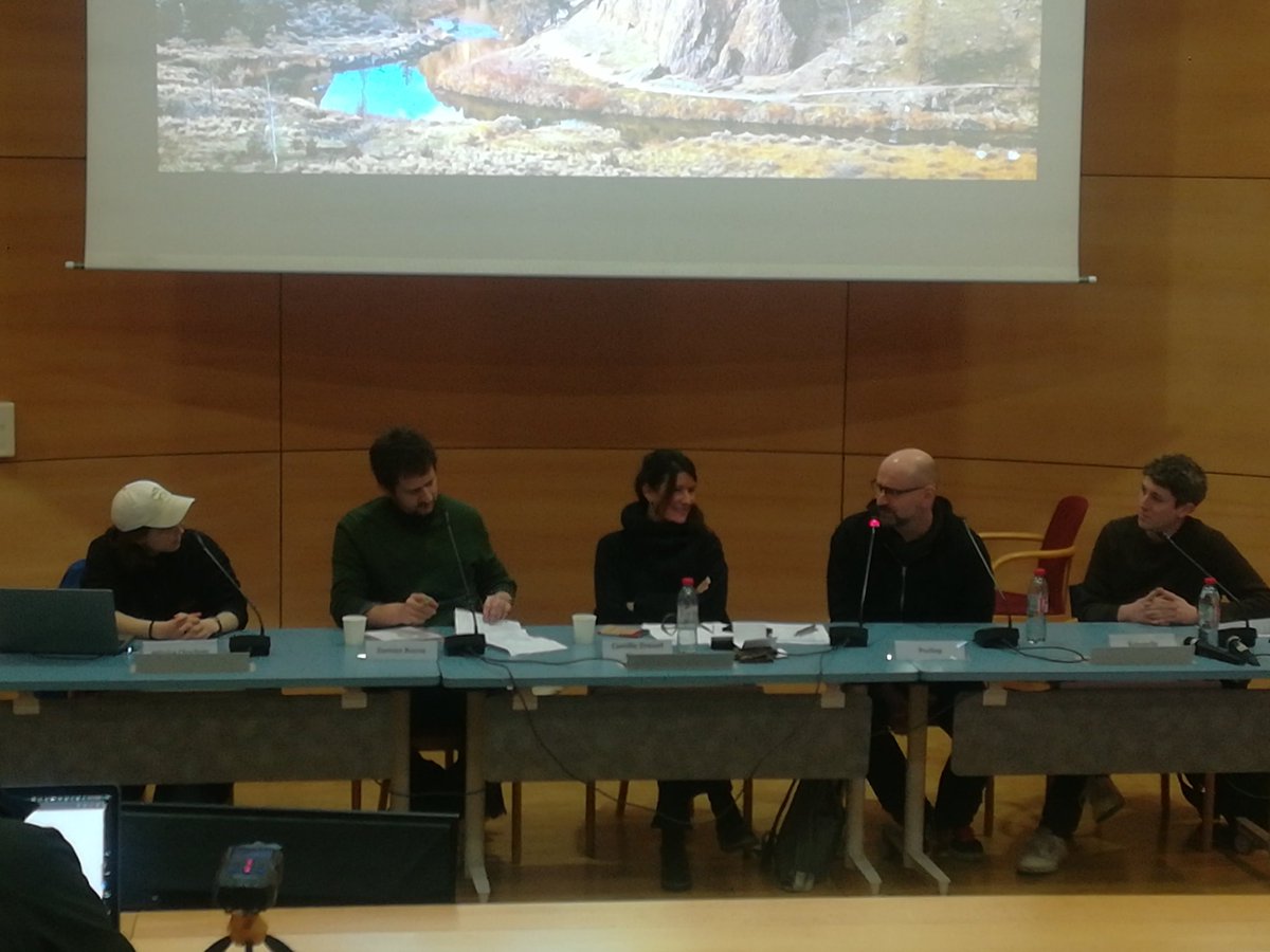 Suite de la passionnante journée d'études <a href="/CerapsLille/">Ceraps</a> : début de la table ronde sur l'enquête dessinée avec les auteurs et illustrateurs Héloïse Chochois, Kokopello (Palais Bourbon, Carnets de campagne..), Pochep (histoire dessinée de la France), animée par Damien Boone (Ceraps)