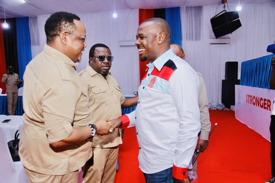 WilsonMawala's tweet photo. HOJA YA HAKUJIANDAA IMEKUFA KAMA IFUATAVYO.๐
Mtu ambaye ni M/Mwenyekiti huwezi kusema akitetea kiti anahitaji kujiandaa, vilevile kukalia kiti Cha Umakamu kwa Miaka5 n maandalizi yakutosha kuwa Mwenyekiti.
Kama hiyo nayo ningumu kuelewa, Mpimwe akili.
#WillFixIt
#Lissu2024_2029 https://t.co/qV8k33ld7w