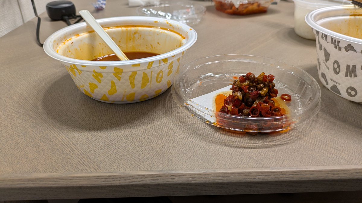 唐辛子出してみた。ホールで入ってないから完全に除くの大変で結果辛い…