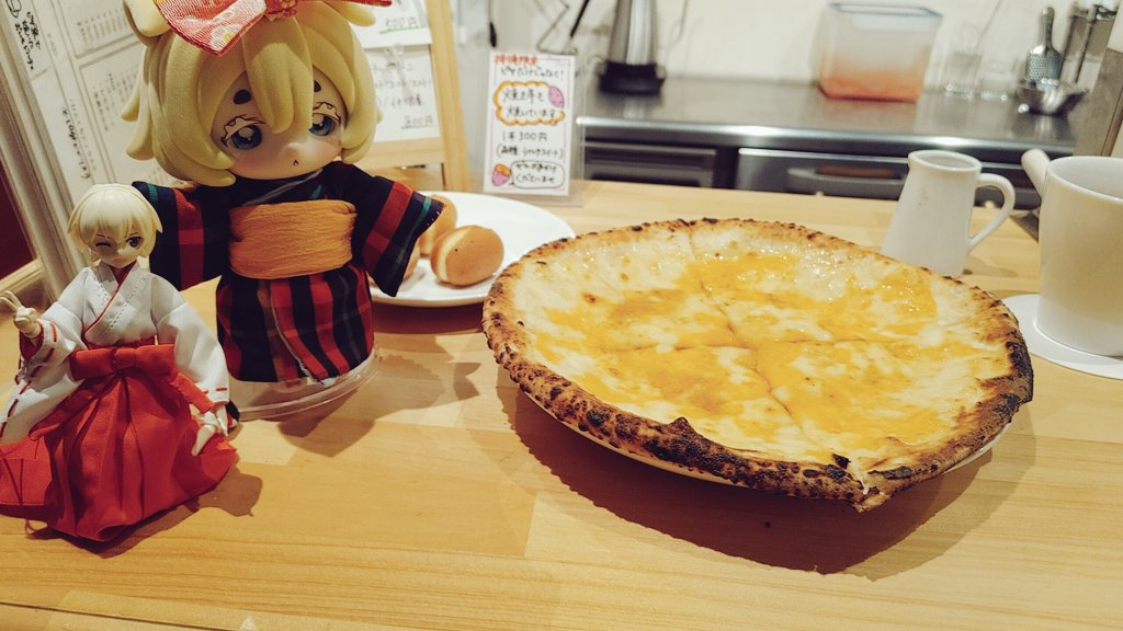 #ぽんばしうちの子お正月さんぽ
#PizzaVesta
PizzaVestaさんでクワトロフォルマッジいっただっきまーす🍕