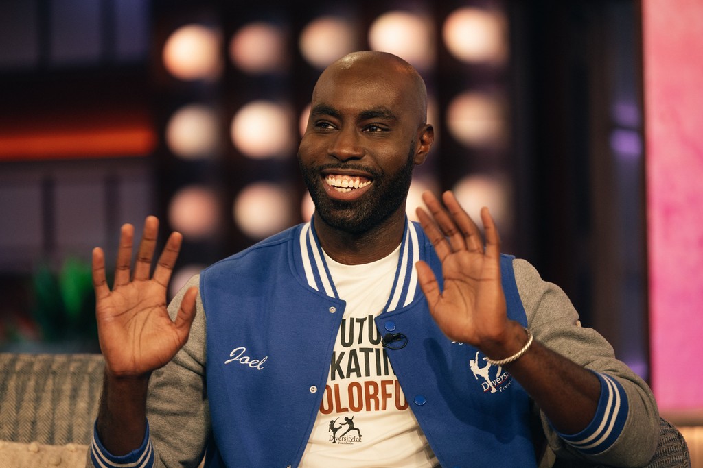 Closing the week with <a href="/chelseahandler/">Chelsea Handler</a>, Clarence Maclin and a performance from Drew and Ellie Holcomb! PLUS Diversify Ice!