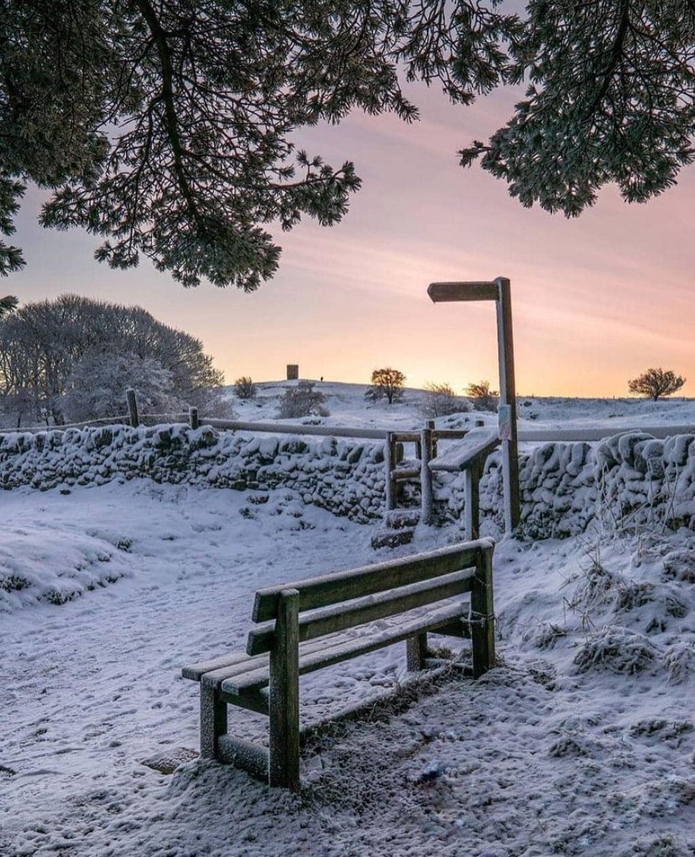 Do YOU love visiting Derbyshire’s #HighPeak? 👀 Please take 10 minutes to complete our survey for the chance to WIN a £30 voucher for Treak Cliff Cavern in Castleton 👉 research.net/r/8LHR7T9

The survey closes on 31 Jan 2025. T&amp;Cs apply.
📷Solomon’s Temple, IG/waltzingalong_