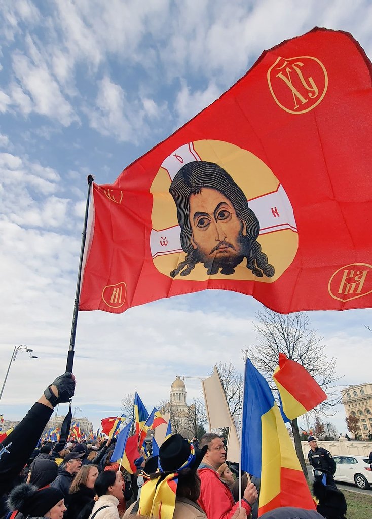 We have God on our side. What do they have?

People are still coming; the entry to the protest area is completely full.

Many more thousands will start arriving after they finish work. What a beautiful day this is!

We are the people. Forward with God! 🇷🇴
