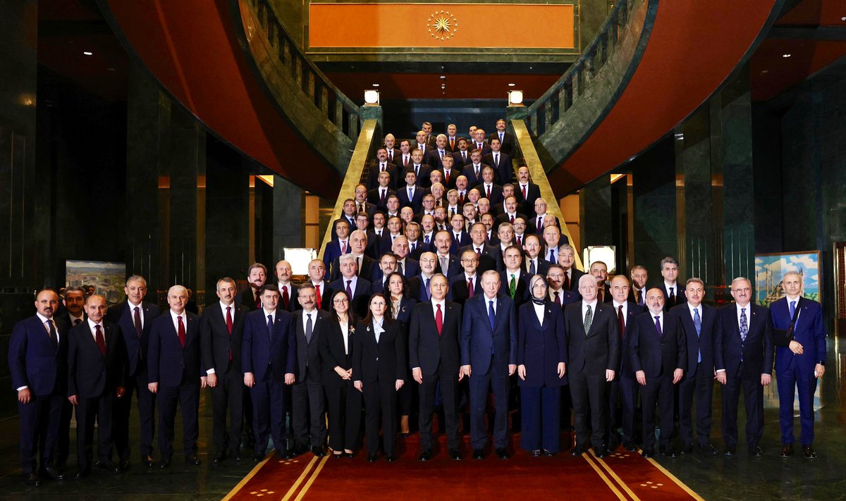 Ali Yerlikaya (@aliyerlikaya) on Twitter photo Mülki idare amirlerimiz, idarecilerimiz köy köy, ilçe ilçe, şehir şehir her bir vatandaşımızın sorumluluğunu taşıyorlar.
Cumhurbaşkanımız Sayın <a href="/RTErdogan/">Recep Tayyip Erdoğan</a>’ın ifadeleriyle mülki idare amirlerimiz “Devletimizle Milletimiz arasındaki köprüdür.”
#TürkiyeYüzyılı vizyonu Mülki idare amirlerimiz, idarecilerimiz köy köy, ilçe ilçe, şehir şehir her bir vatandaşımızın sorumluluğunu taşıyorlar.
Cumhurbaşkanımız Sayın <a href="/RTErdogan/">Recep Tayyip Erdoğan</a>’ın ifadeleriyle mülki idare amirlerimiz “Devletimizle Milletimiz arasındaki köprüdür.”
#TürkiyeYüzyılı vizyonu