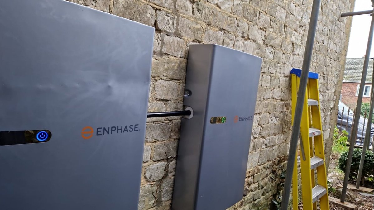 Install number two of 2025.  That's a busy old week in this weather.  Bloody cold,  thankfully I'm too old to get out and about on roofs nowadays, so just sit in the warm office banging out tweets.  Big up to Rob, Adam, James and Dalton on this old slate roof on a 250yr old