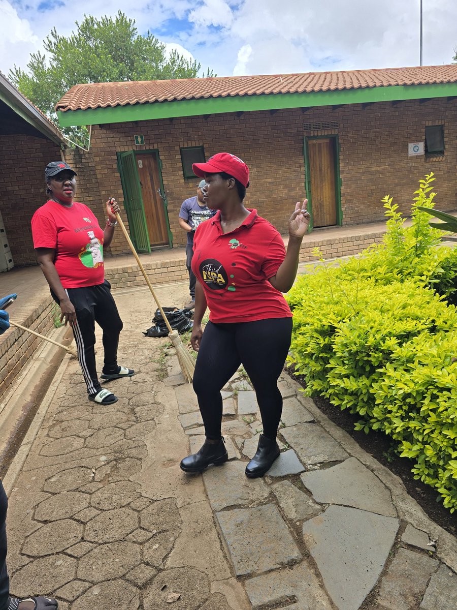 LindiweMasile13's tweet photo. Cleaning Program, Soshanguve at Sinqobile Primary School, together with EFF BCT members and the community.
#Servants
#EFF https://t.co/uiYA2m4SKW