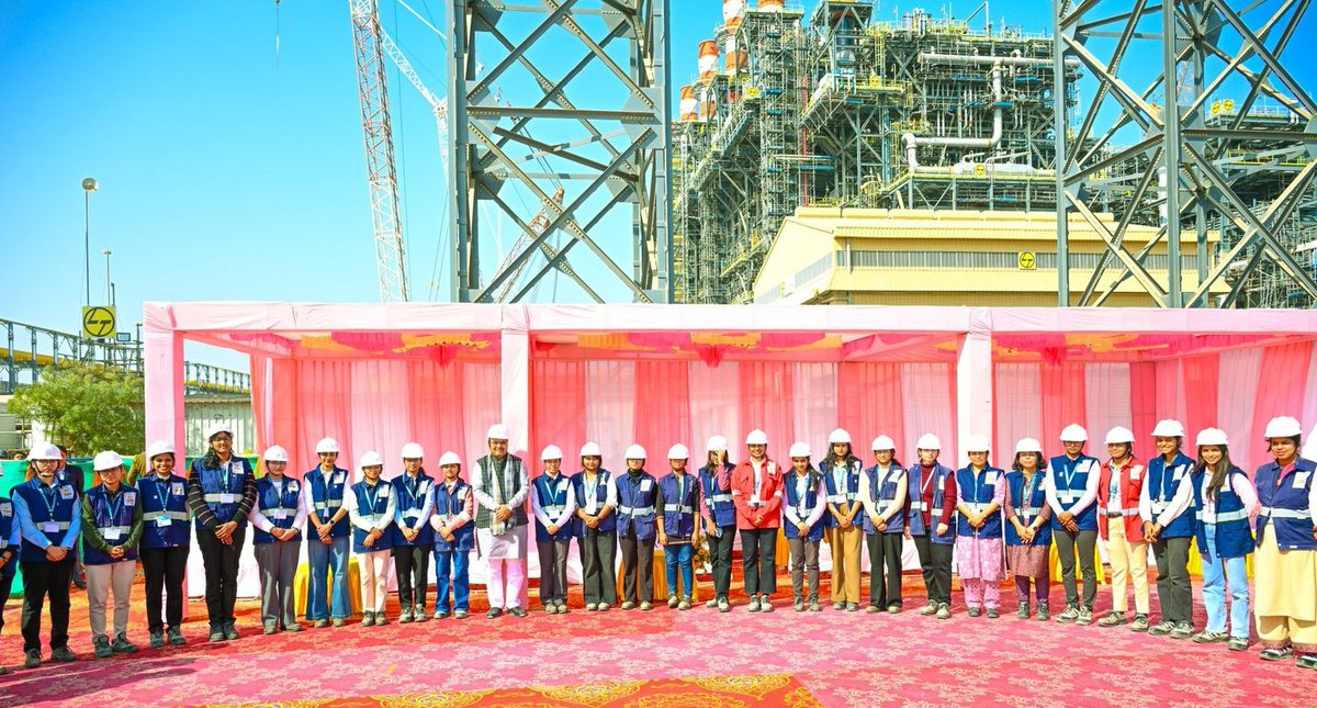 HRRL_Rajasthan's tweet photo. Team-HRRL expresses gratitude 🙏 to the Hon’ble Chief Minister of Rajasthan, Shri Bhajan Lal Sharma for his visit today and for valuable guidance and encouragement.  He also interacted with our Women power and appreciated their efforts.

#HRRL 
@HPCL 
@RajCMO 
@RajGovOfficial https://t.co/GYlw9QPZzq