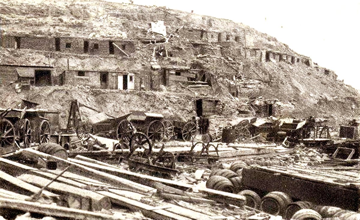 volkan_eldem's tweet image. Tahliyeden sonra , Düşmanın barınakları ve geriye kalan malzemeleri. #CapeHelles #Seddülbahir #Tekkekoyu #Gallipoli1915