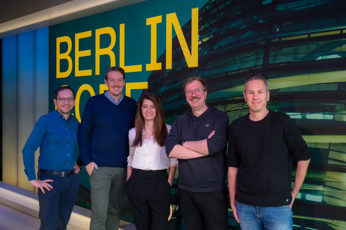 moritz_roedle's tweet image. Das ist neu!
Ab sofort analysieren wir aus dem ARD-Hauptstadtstudio mindestens einmal die Woche die Berliner Politik. Dafür holen wir Linda Zervakis nach Hause in die ARD. Hier die erste Folge anhören oder überall, wo es Podcasts gibt abonnieren!
Kurz.ard.de/BerlinCode
