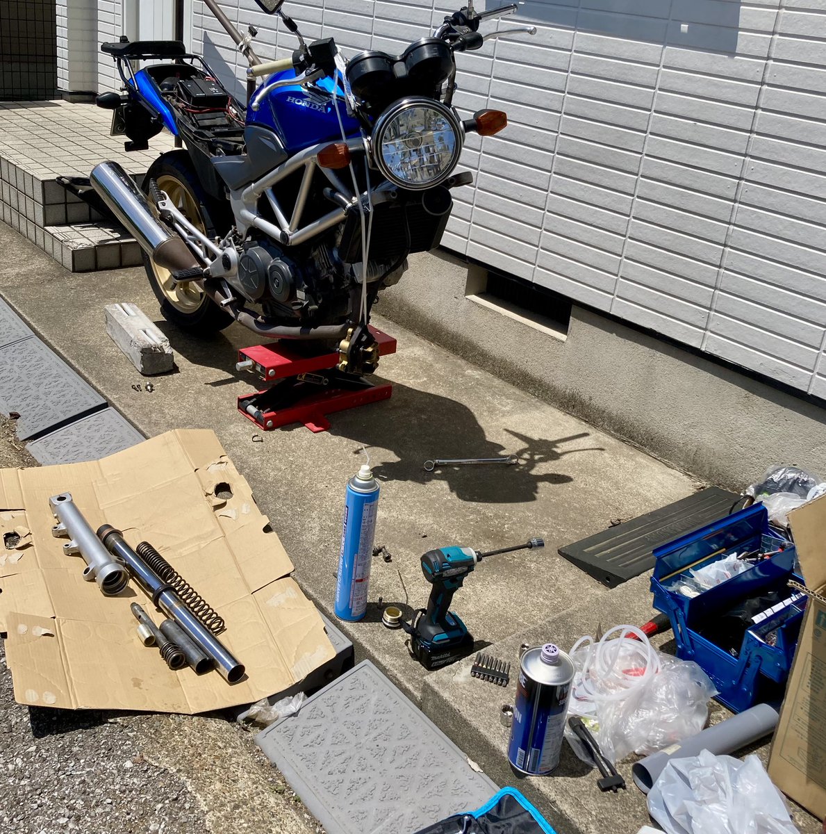 chikipajapan's tweet photo. バイク整備しながらコーヒー飲んで、整備終えてバイク見ながら、また一杯を楽しみたい☕️🏍 https://t.co/o1Tvy7bWSd